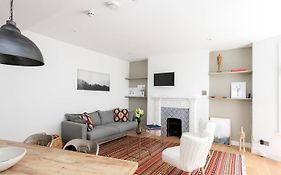 Stylish 2Br Home In West Kensington , 4 Guests